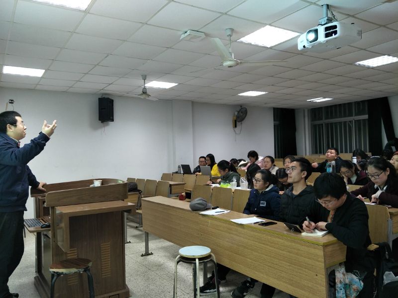 我社指导老师殷翀开展了《剧种、流派与经典片段赏析——越剧》专题讲座