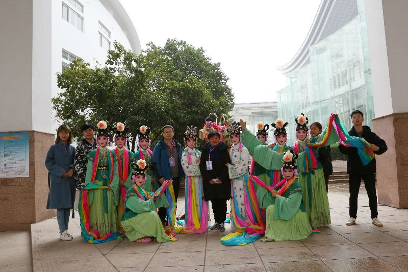 全体演职人员合影留念