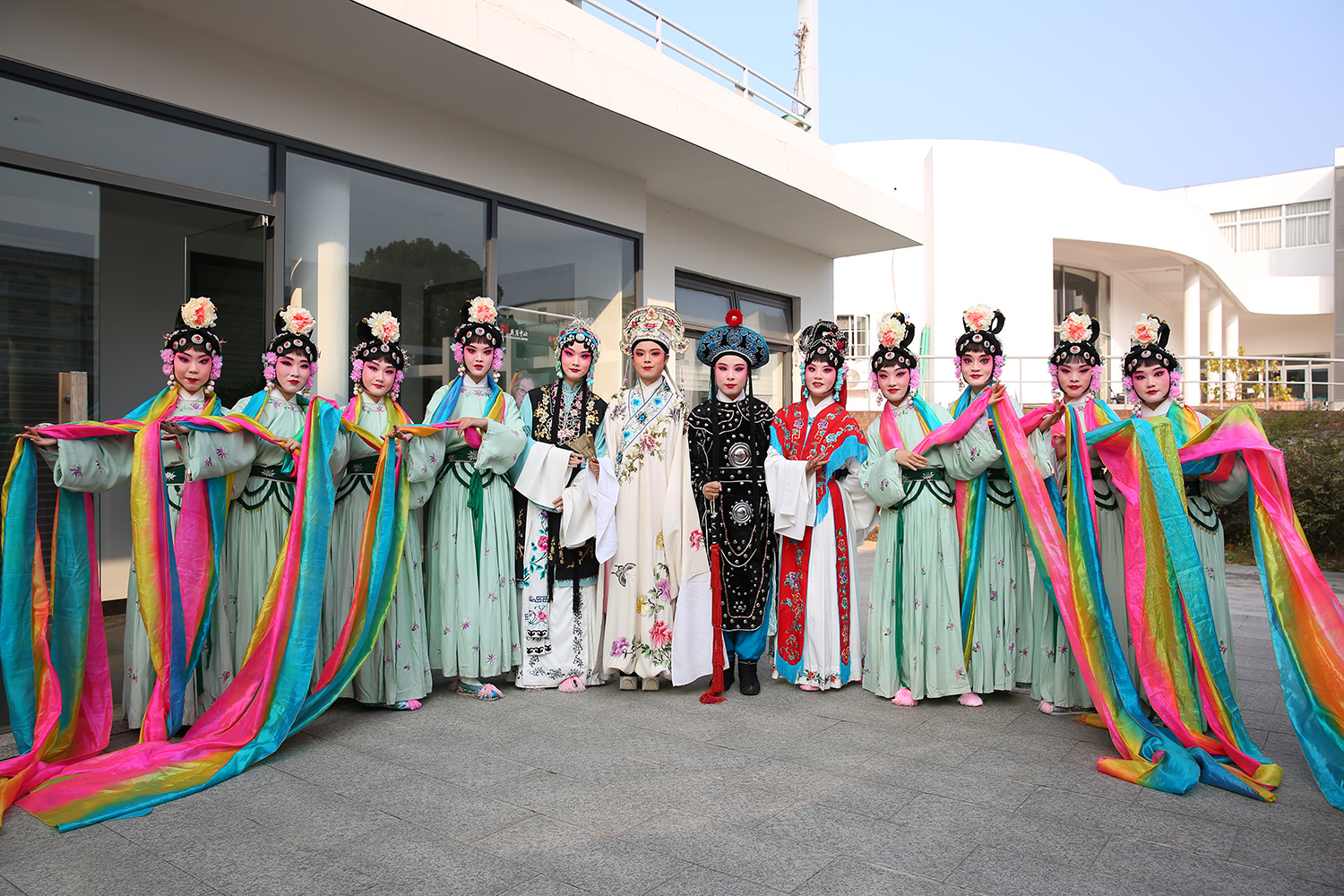 2025年南师大新年联欢会演员合影.JPG