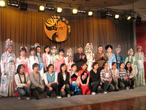 “鎏华粹苑”光裕六周年专场演员与嘉宾合影