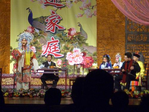 杨少彭反串王宝钏，和王允合作《宇宙锋》父子合作成为佳话